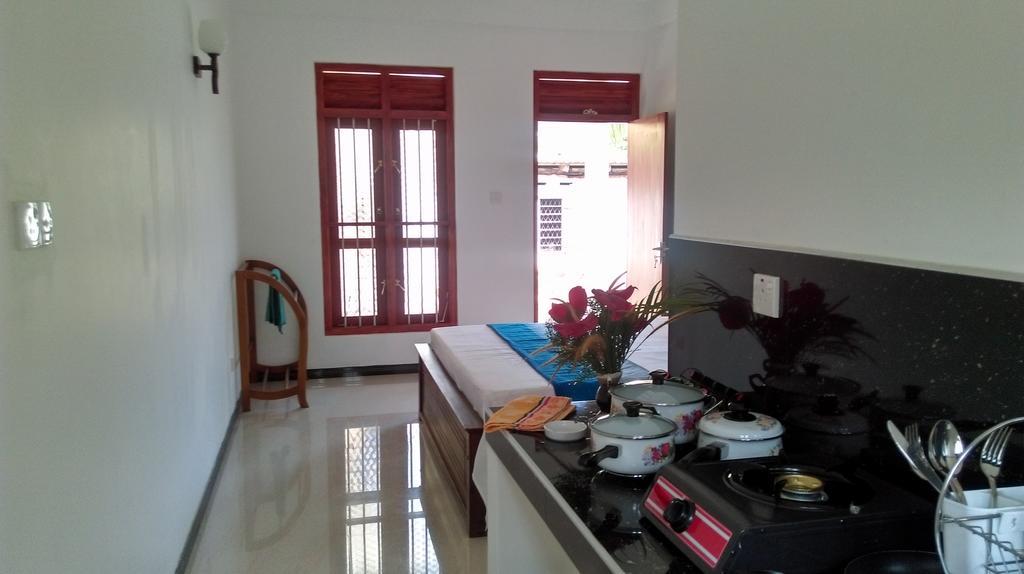 Hasaranga Holiday House Hikkaduwa Esterno foto