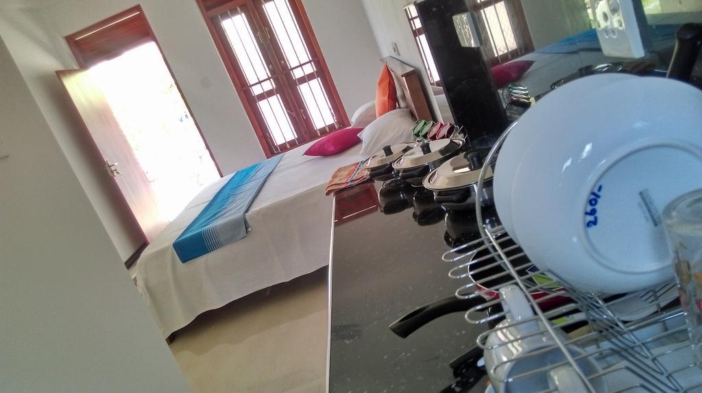 Hasaranga Holiday House Hikkaduwa Esterno foto