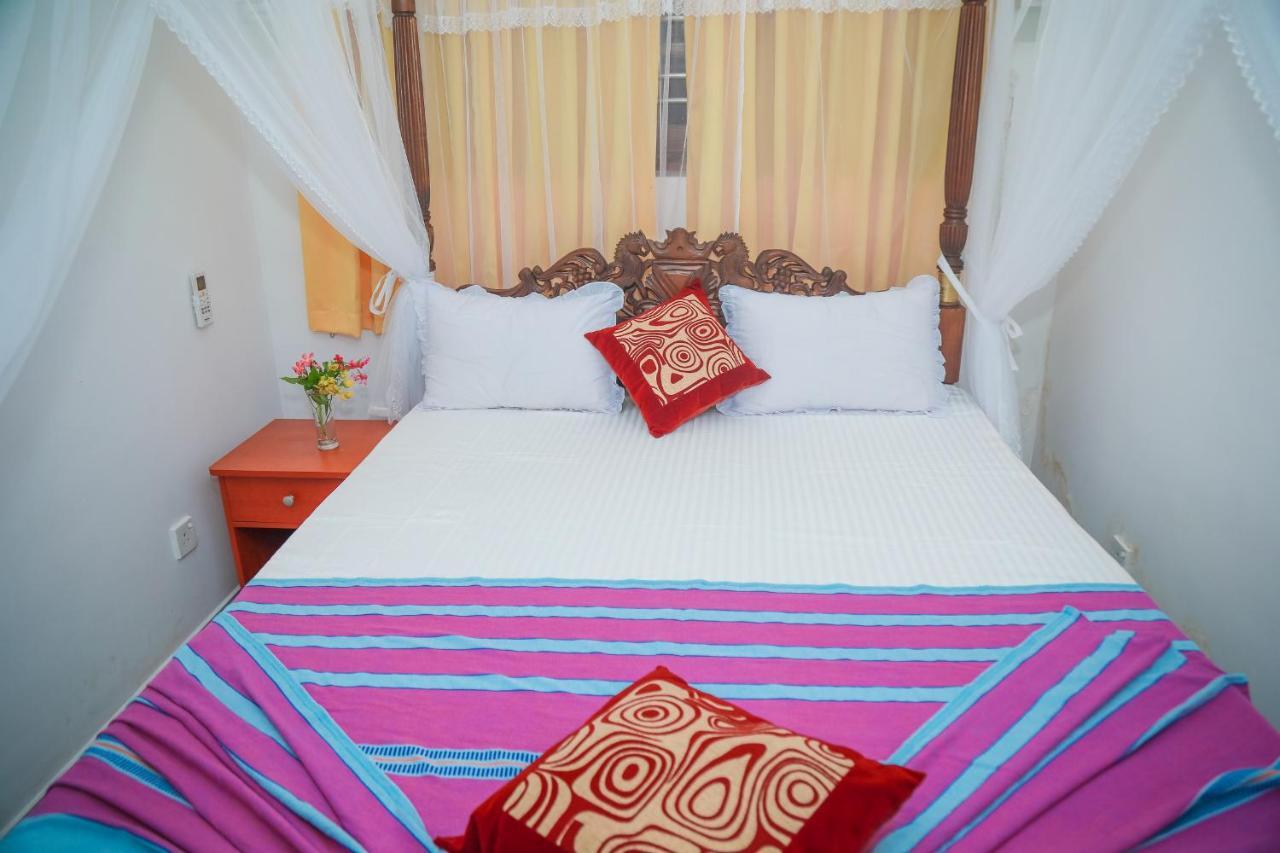 Hasaranga Holiday House Hikkaduwa Esterno foto