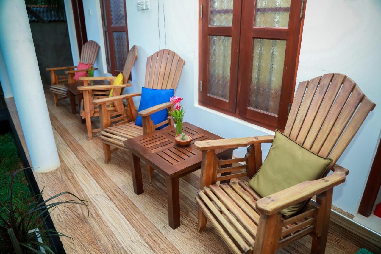 Hasaranga Holiday House Hikkaduwa Esterno foto