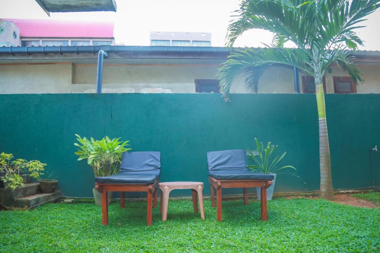 Hasaranga Holiday House Hikkaduwa Esterno foto