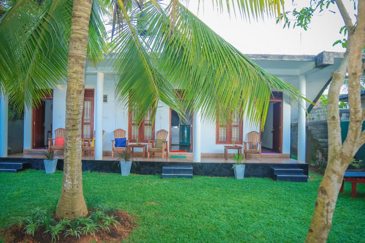 Hasaranga Holiday House Hikkaduwa Esterno foto