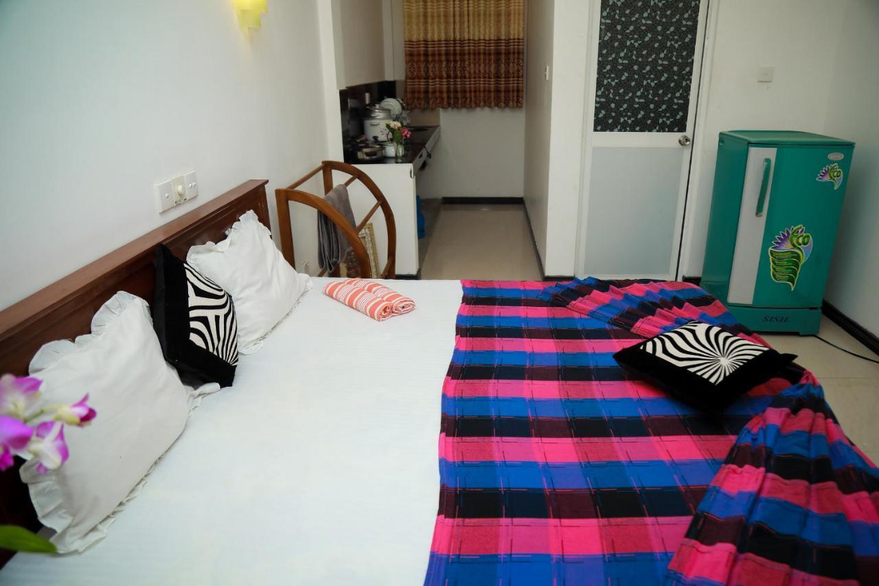 Hasaranga Holiday House Hikkaduwa Esterno foto