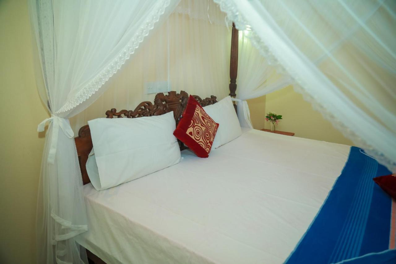 Hasaranga Holiday House Hikkaduwa Esterno foto