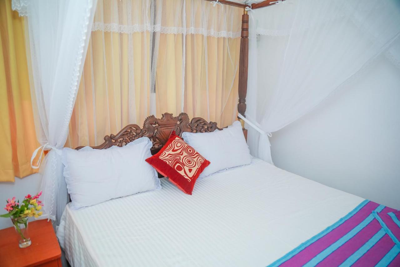 Hasaranga Holiday House Hikkaduwa Esterno foto