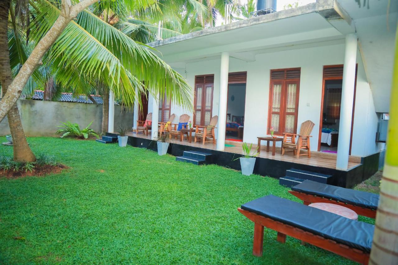 Hasaranga Holiday House Hikkaduwa Esterno foto